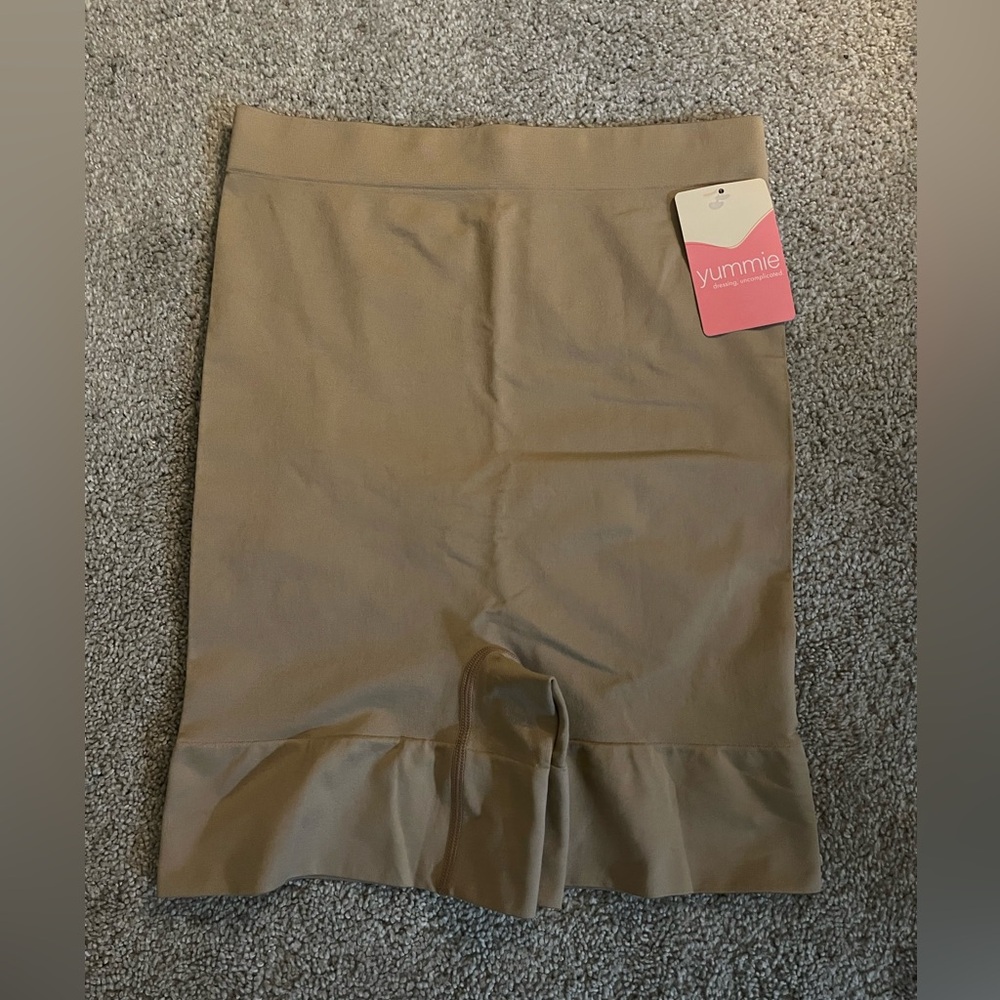 NWT Yummie Seamlesss High Waist Shaping Short